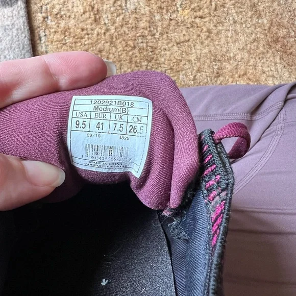 Brooks Ricochet Sneaker 9.5 1202921B018 Running Shoes Black, Burgundy. - Picture 3 of 17